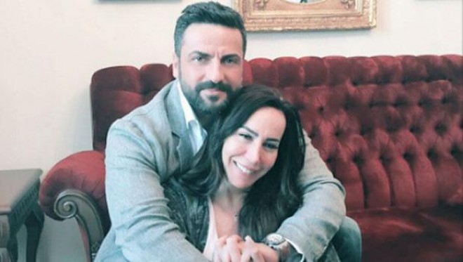 Rəqqasə delfinlərlə üzdü