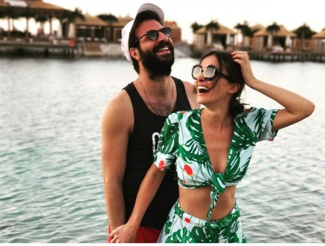 İlk təbrik sevgilisindən gəldi