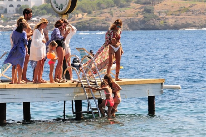 Stilist çimərlikdə - fotolar