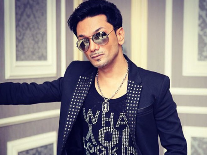 Faiq Ağayev “Dönmə geri” mahnısına yeni nəfəs verdi - video