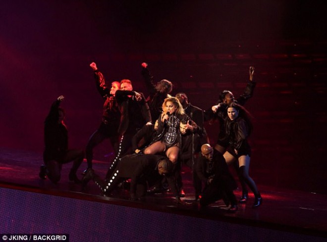 Ledi Qaqa cəsarətli rəqsləri ilə fərqləndi - foto