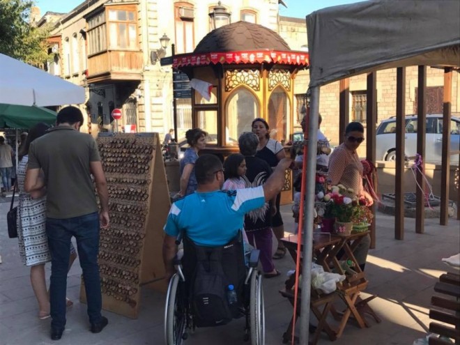 İçərişəhər açıq səma altında növbəti sərgiyə hazırlaşır