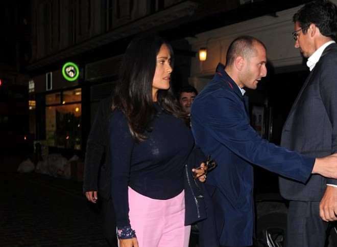 Salma Hayek “Cat On Hot Tin Roof “ tamaşasını izlədi - foto