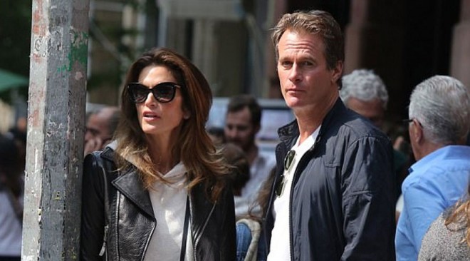 Küçədə öpüşdülər