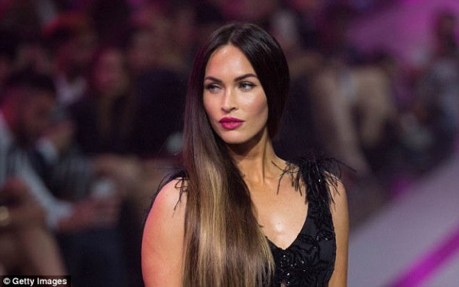 Meqan Foks podiuma çıxdı - foto