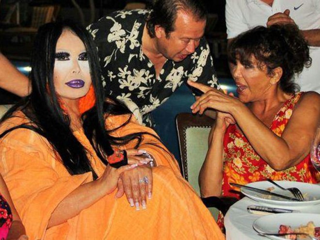 Bülent Ersoy otelin 4 mərtəbəsini bağlatdırdı