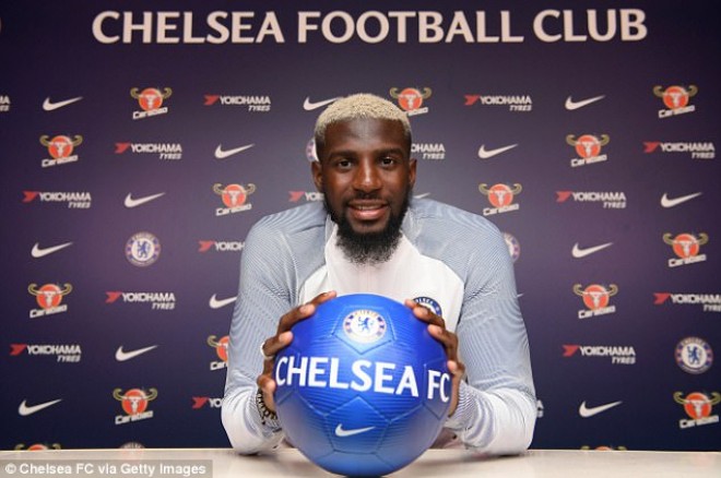 Məşhur futbolçu qəza törətdi - foto