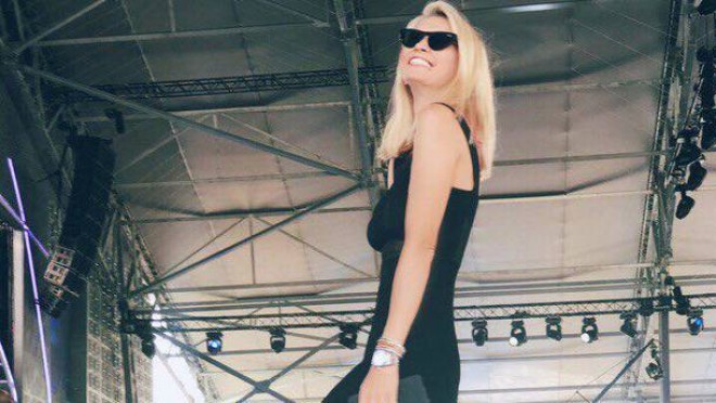 Vera Brejnevanın &nbsp;dekolteli qara konbinezonu - fotolar