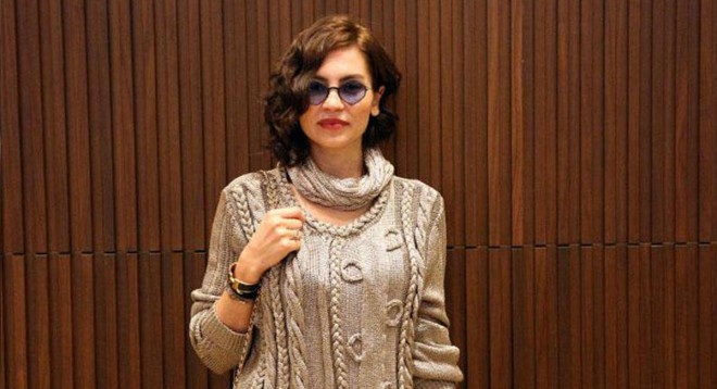 Günay yarıçılpaq kişinin çiynində oturdu - foto