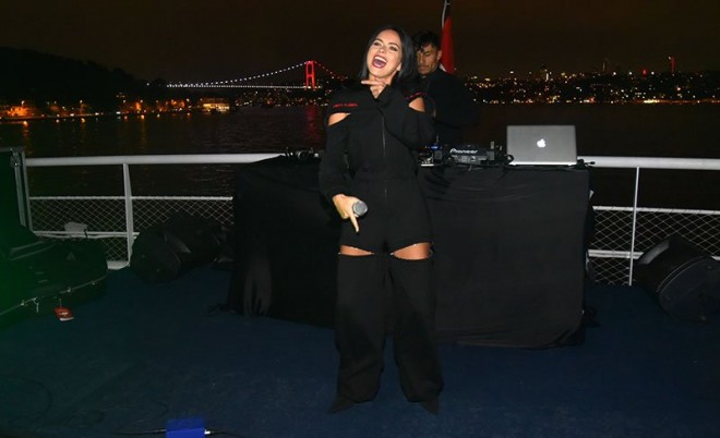 Məşhurlar birgə əyləncədə