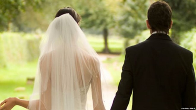 Azərbaycanlı cütlük toya helikopterlə gəldi - video