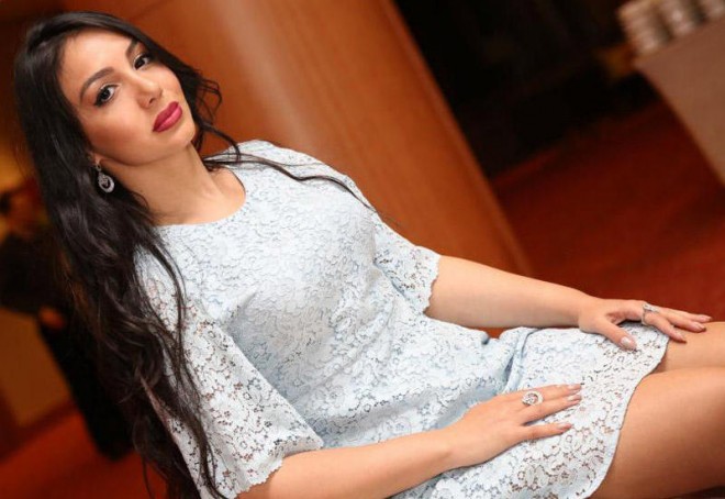 Lətifə etiraz etdi: “Uşaqlıqdan dodaqlarım belə olub"