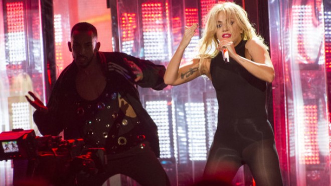 Xəstəxanada olan Ledi Qaqa konsertini ləğv etdirdi