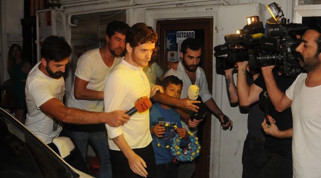 Adriana sevgilisini tək qoydu