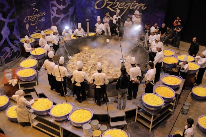 Daşkənddə “Ginnesin Rekordlar Kitabı”na düşmək&nbsp;üçün səkkiz ton ağırlığında plov hazırlanıb