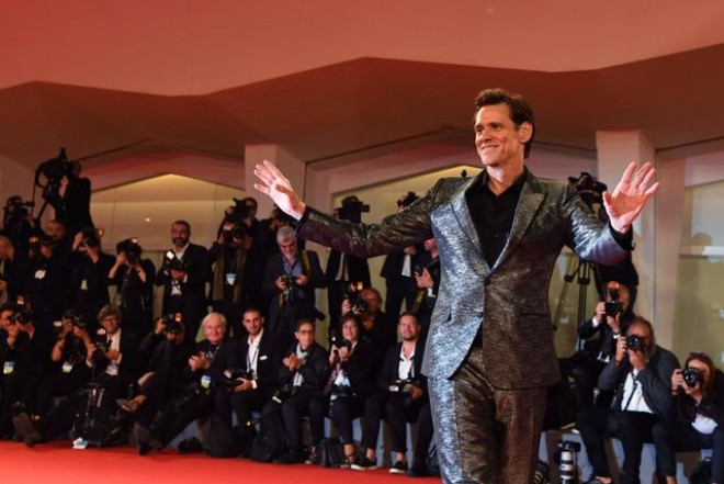 55 yaşlı Cim Kerri ampluasına geri qayıtdı - fotolar