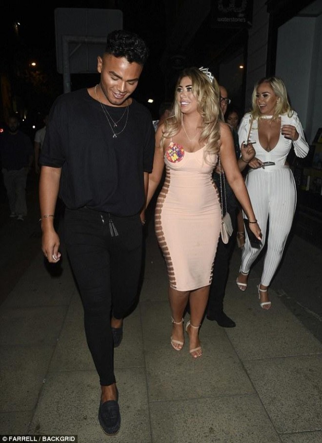 Model 22 yaşını gecə klubunda qeyd etdi - fotolar