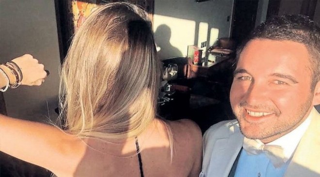 Özge Ulusoyun keçmiş sevgilisi onunla birlikdədi