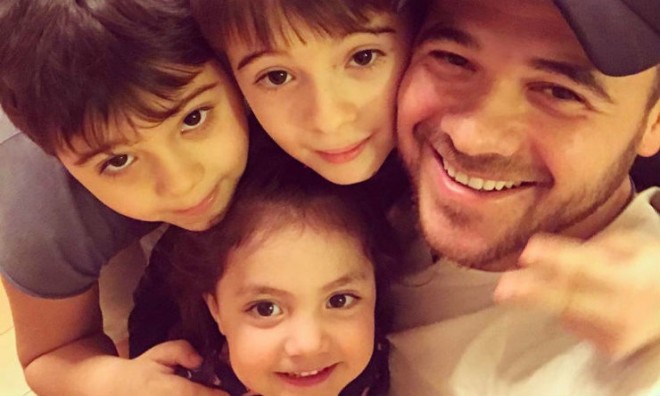 İfaçı-bəstəlar Emin: “Biz də səni çox sevirik...” - video