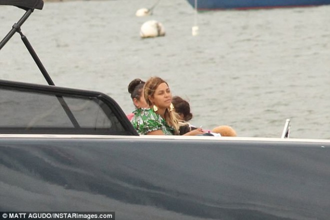 Beyonsun makiyajsız halı - foto