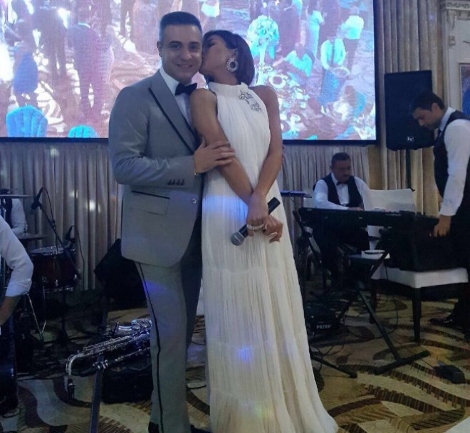 Röya Rüfəti belə öpdü - foto