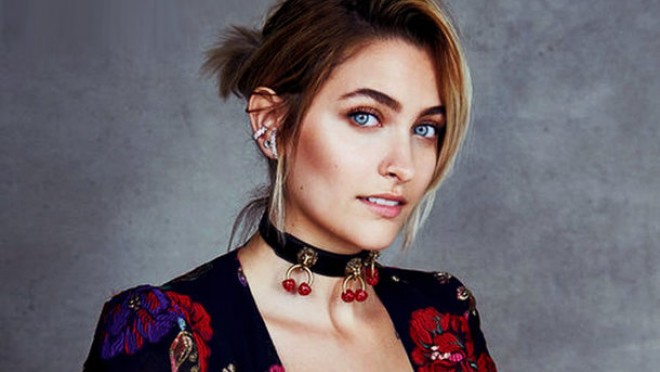 Peris Cekson təbiət qoynunda yarıçılpaq istirahət etdi - fotolar