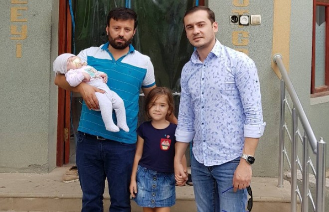 Emil qızının qurbanını kəsdi