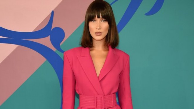Bella Hadid &nbsp;büstqaltersiz görüntüləndi - foto