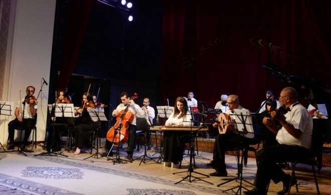 “Dan ulduzu” instrumental ansamblı ötən illərin mahnılarını təqdim etdi