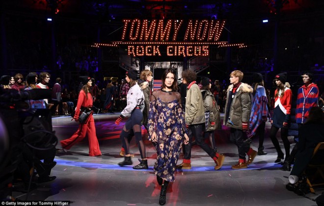 Cici və Bella podiumda - foto