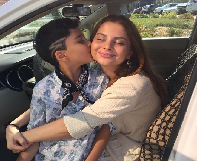 Aybəniz Haşımovanın qızı: “Sevirəm”