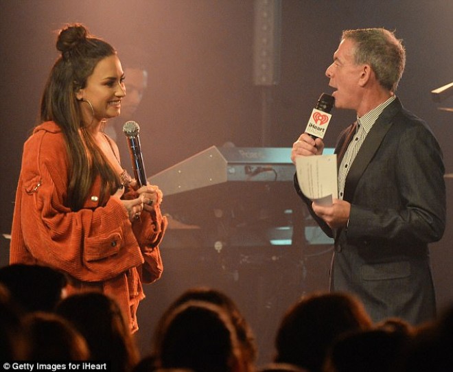 Demi Lovato səhnəyə belə çıxdı - foto