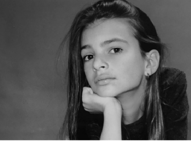 Model Emili Ratajovskinin uşaqlıq fotosu&nbsp;