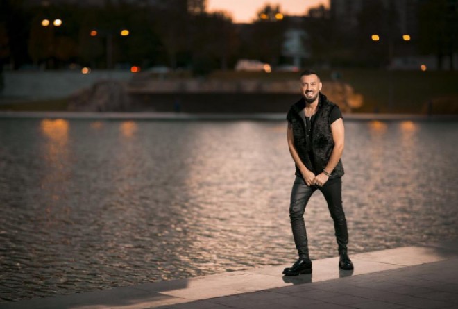 Niyamın maraqlı dəri geyim tərzi - foto