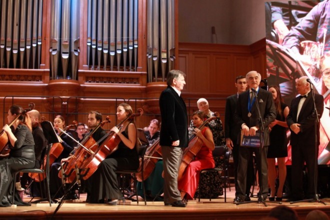 Polad Bülbüloğlu mükafatlandırıldı