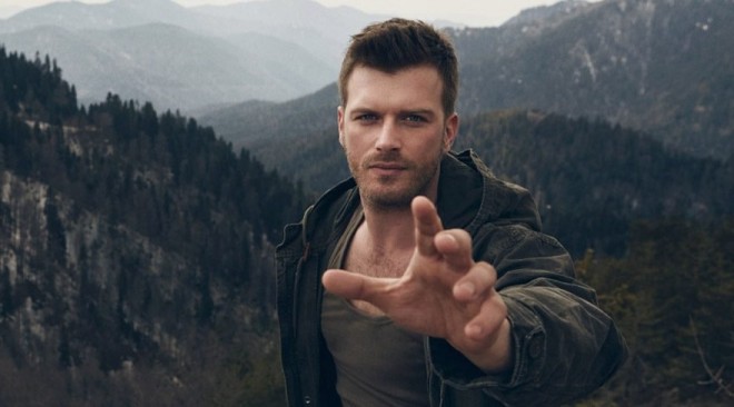 Kıvanç 400 minlik avtomobil sürdü - foto