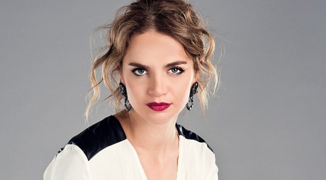 Makiyajsız fotosu ilə qorxutdu