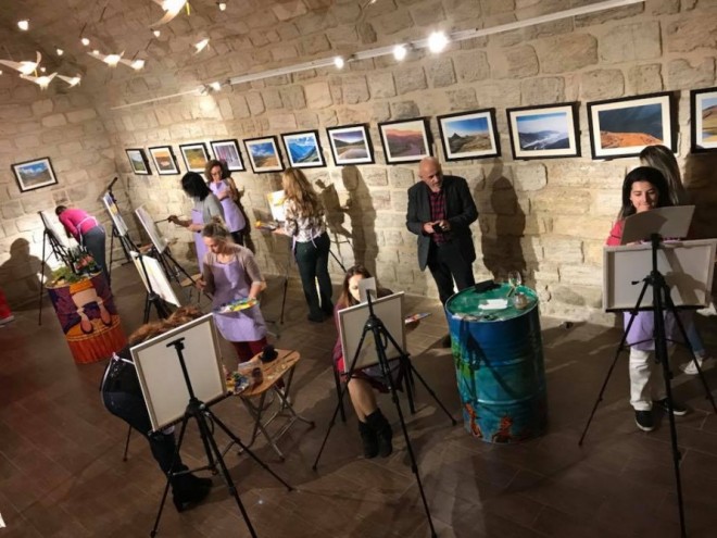 İçərişəhərdə gənc rəssamların sərgisi açılıb