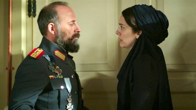 Halit Ergenç: “Alnımızın təri ilə qazanırıq”