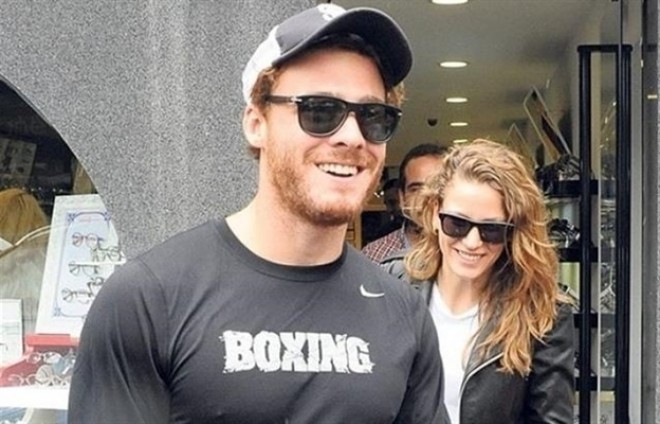 Filmin fasiləsini fürsət bilib sevgilisinin yanına gəlib