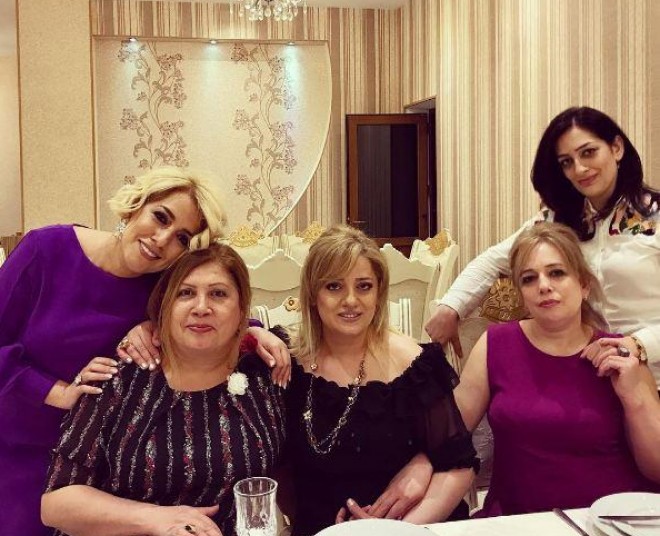Lalə 4 bacısı ilə bir arada - foto&nbsp;