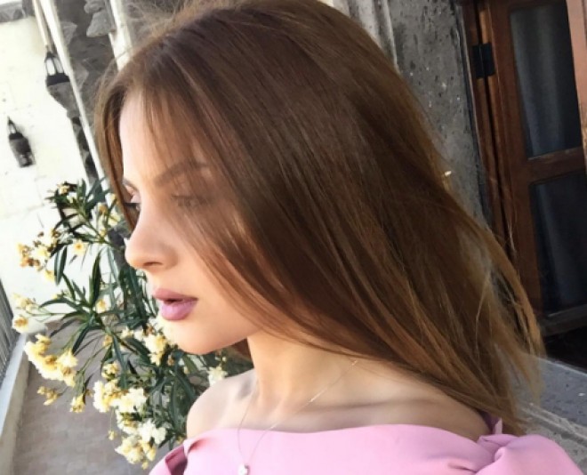 Aynişan ikiüzlü insanları tənqit etdi