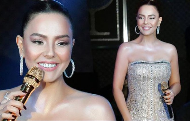 Ebru qızıl mikrafonla oxudu - fotolar