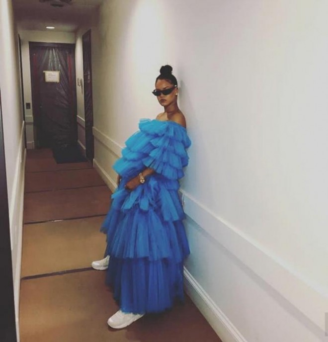 Rihanna bu dəfə belə geyindi - foto