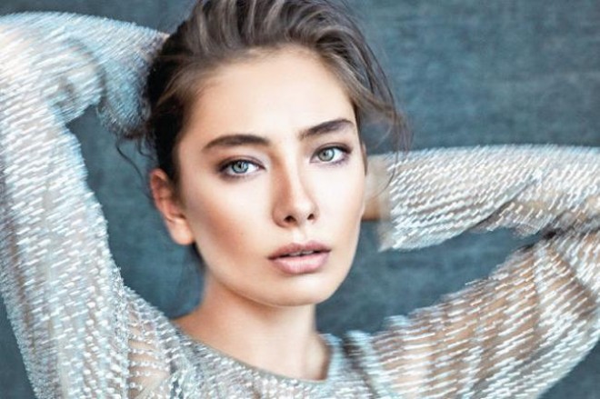 Neslihan Atagül: “Dünyanın ən gözəl qadınıyam kimi hiss etdirir” - fotolar