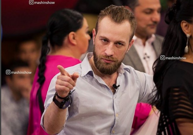 Rauf qərarsız halda bir nəfəri "Maşın"dan kənarlaşdırdı - fotolar