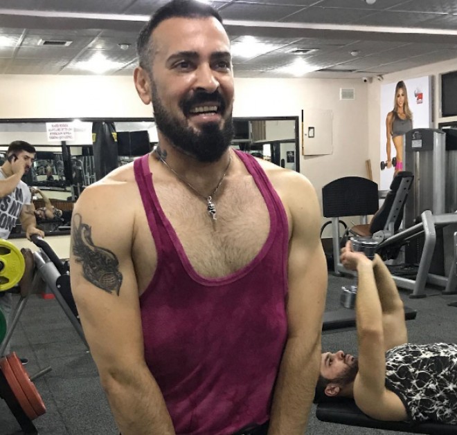 Niyam əzələlərini nümayiş etdirdi - foto