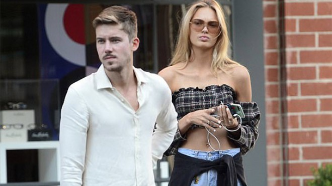 Romi Streyd geyimi ilə diqqət çəkdi - fotolar