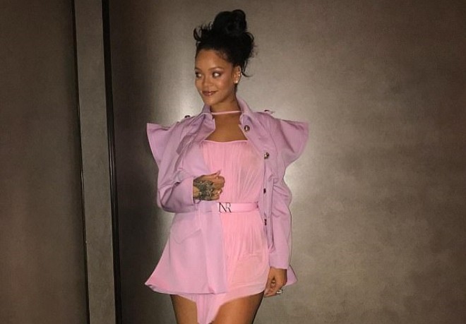 Rihanna bu dəfə fotokamera qarşısına belə keçdi - foto&nbsp;