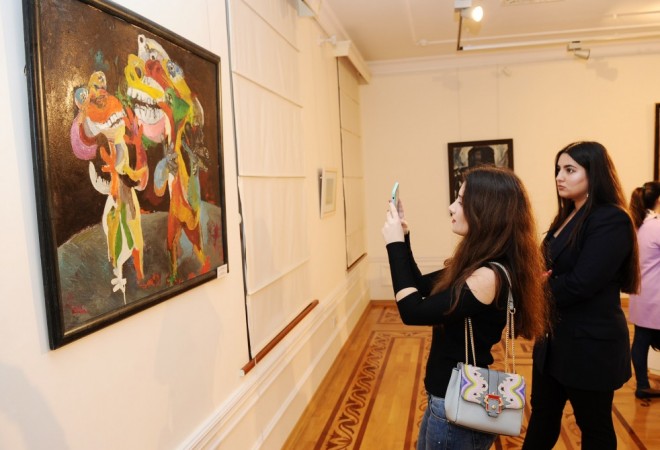 Məşhur fırça ustalarının sənət əsərlərindən ibarət rəsm sərgisi açılıb - fotolar